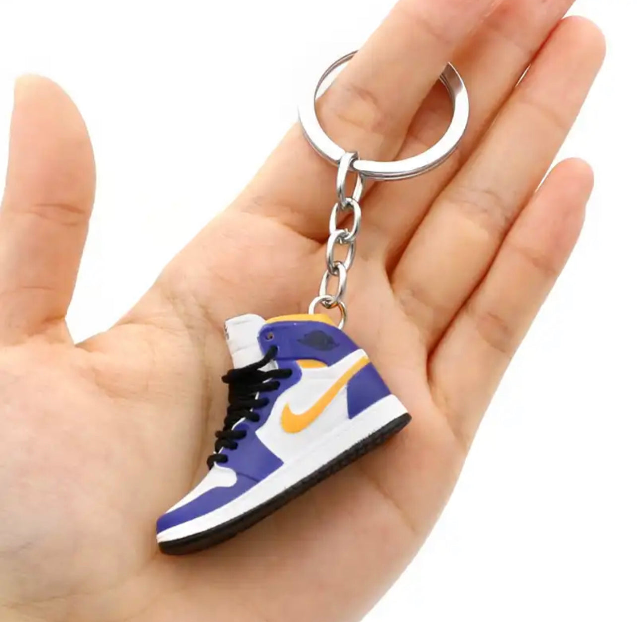 Nike key chain - מחזיקי מפתחות אופנתיים וחמודים במיוחד