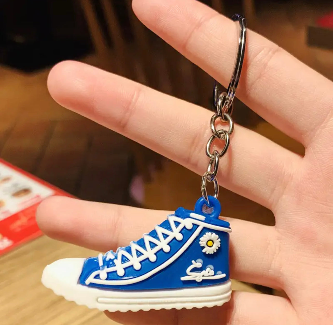 נעלי בובה סניקרס - מחזיק מפתחות iphone case FantasyCaseIL