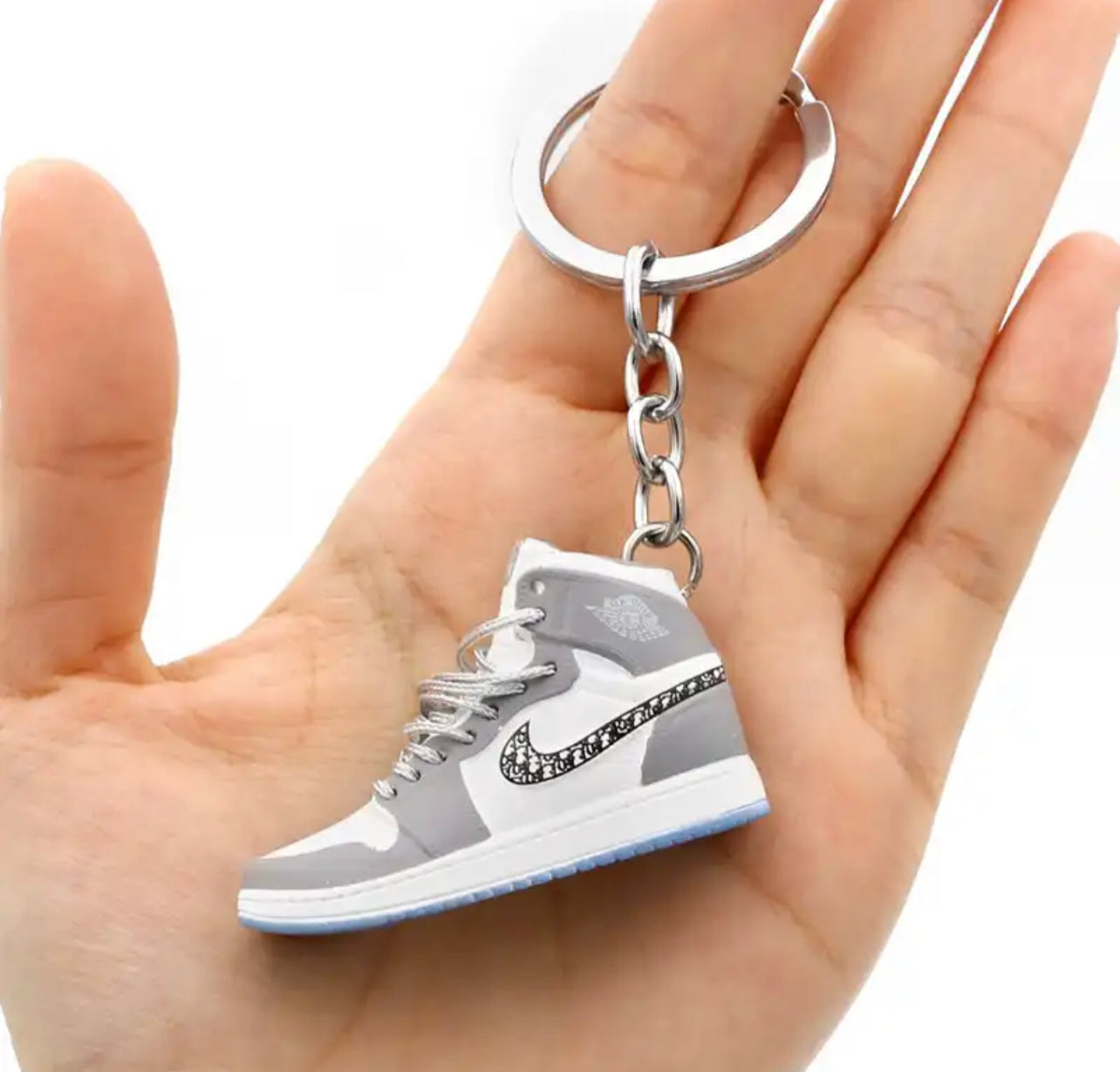 Nike key chain - מחזיקי מפתחות אופנתיים וחמודים במיוחד