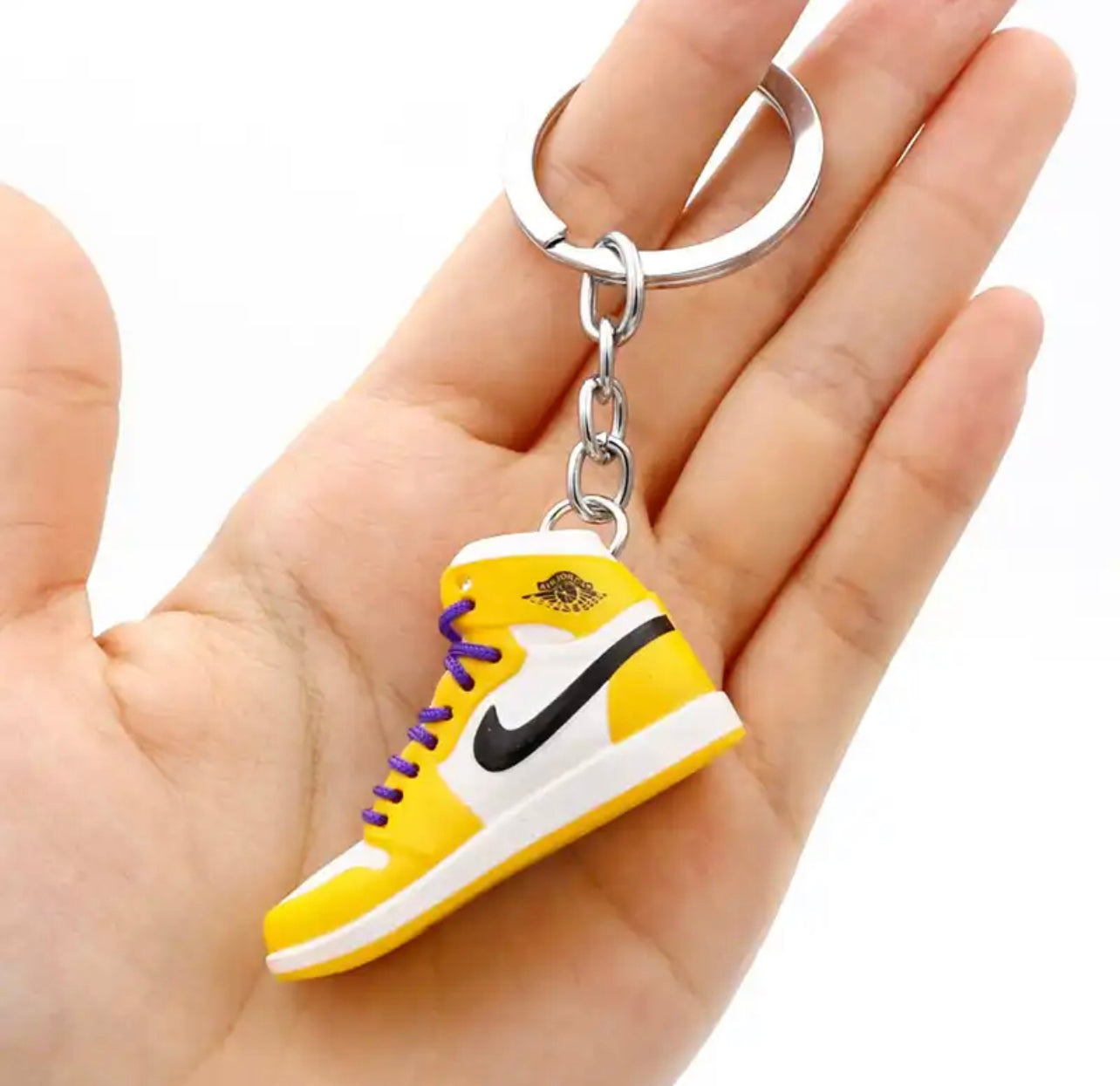 Nike key chain - מחזיקי מפתחות אופנתיים וחמודים במיוחד