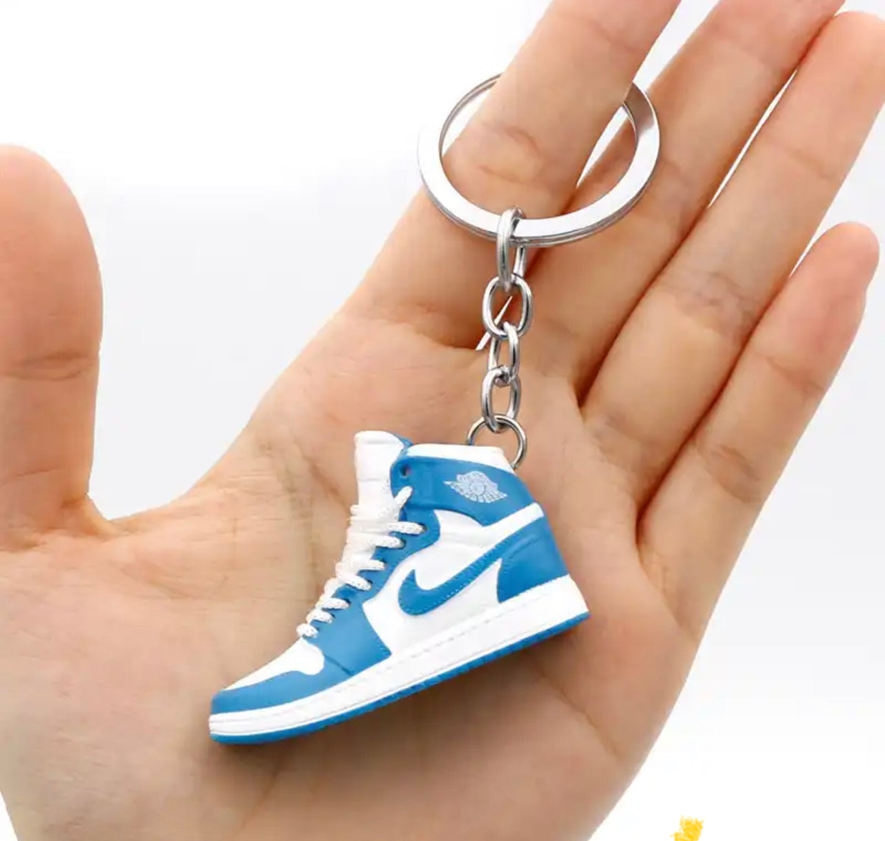 Nike key chain - מחזיקי מפתחות אופנתיים וחמודים במיוחד