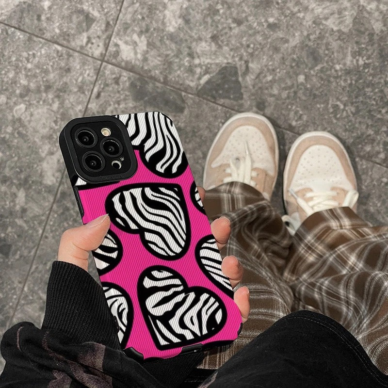 Heart with zebra style case - כיסוי סופר איכותי ואופנתי בעיצוב לבבות בצבע זברה לאייפון