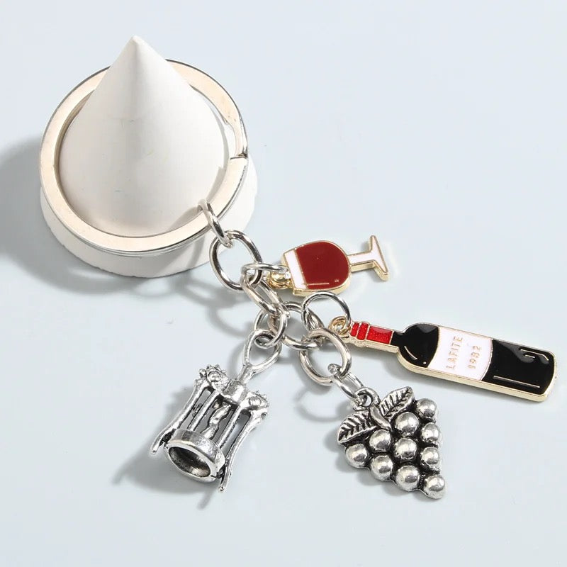 Wine key chain - מחזיק מפתחות יין ענבים אופנתי ומגניב במיוחד