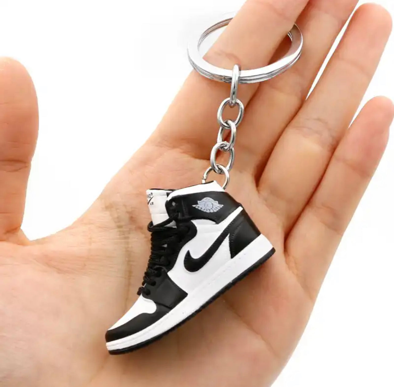 Nike key chain - מחזיקי מפתחות אופנתיים וחמודים במיוחד