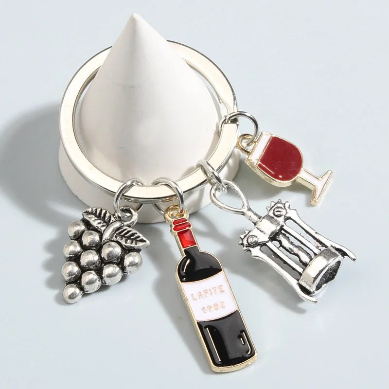 Wine key chain - מחזיק מפתחות יין ענבים אופנתי ומגניב במיוחד