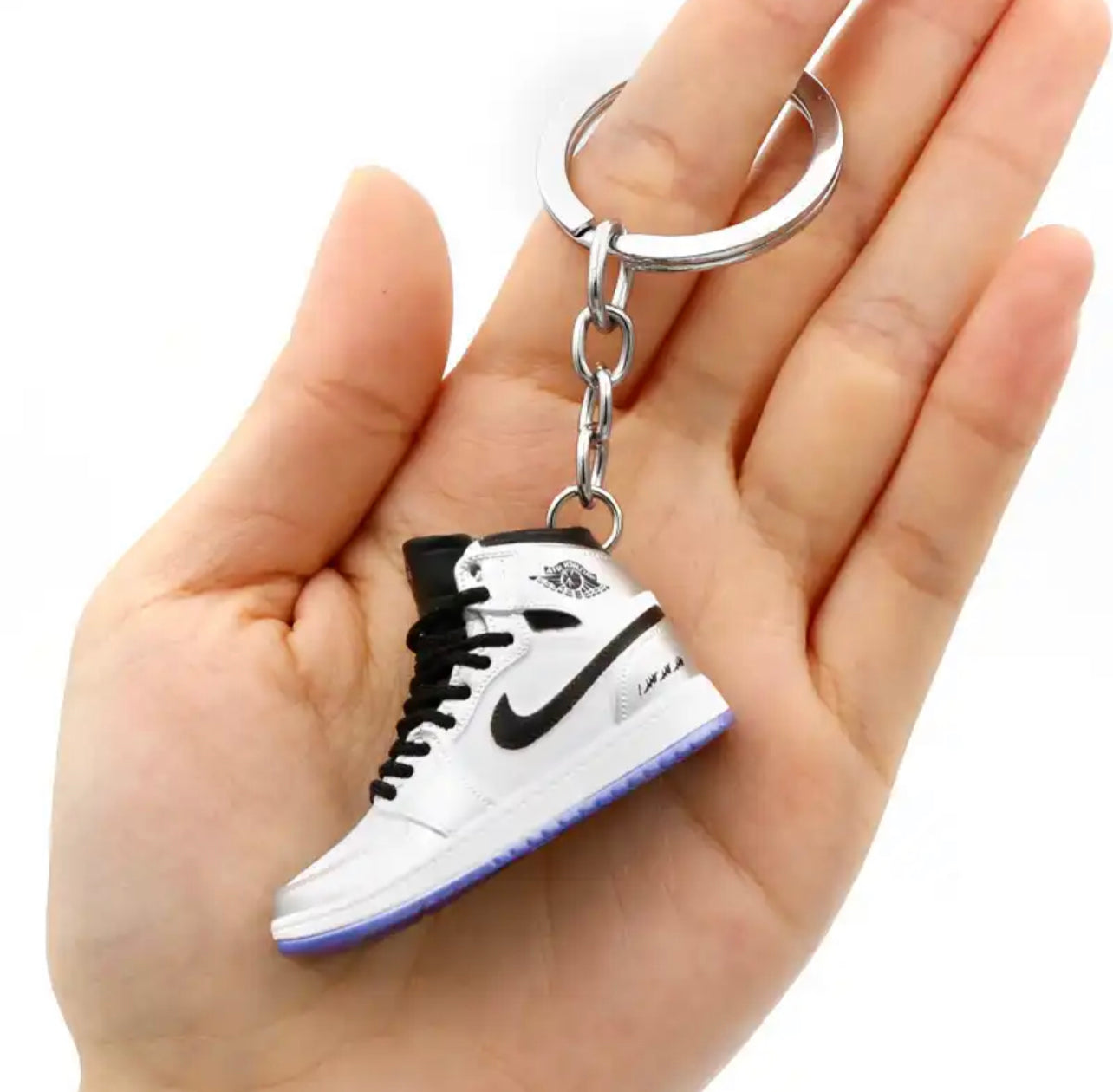 Nike key chain - מחזיקי מפתחות אופנתיים וחמודים במיוחד