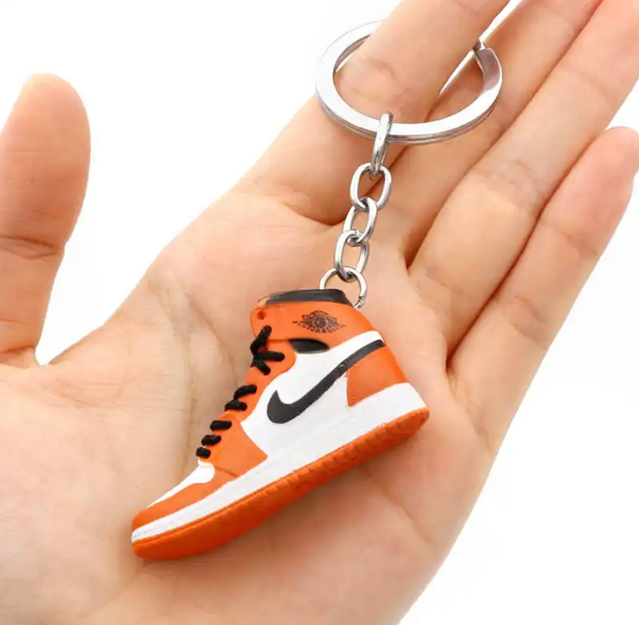 Nike key chain - מחזיקי מפתחות אופנתיים וחמודים במיוחד