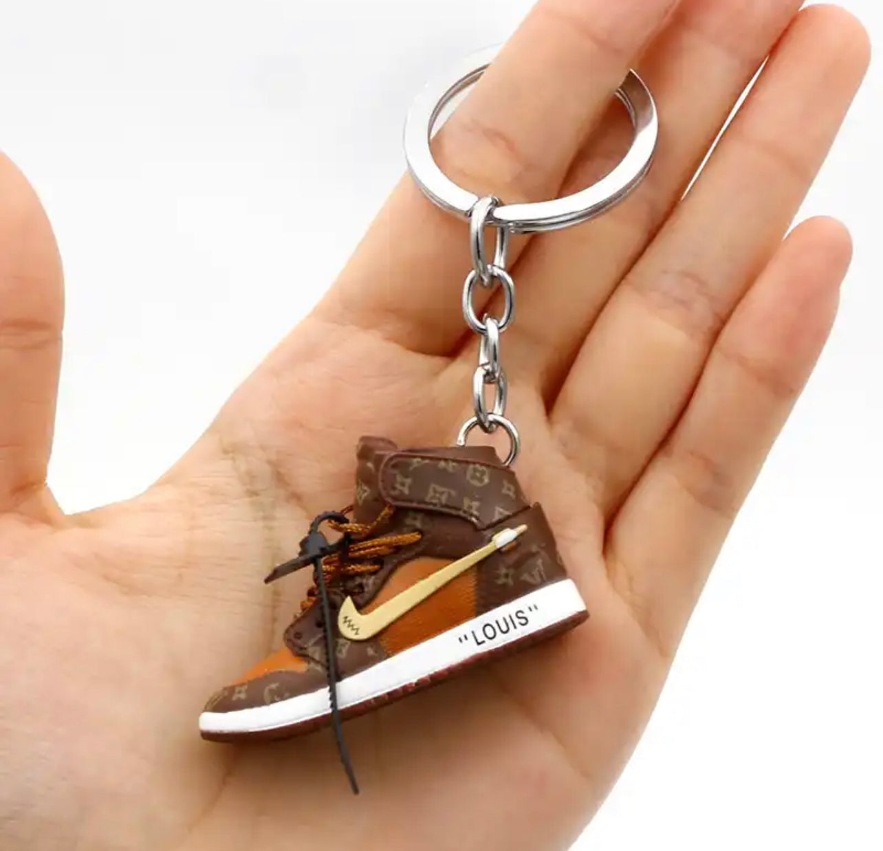 Nike key chain - מחזיק מפתחות אופנתי וחמוד במיוחד