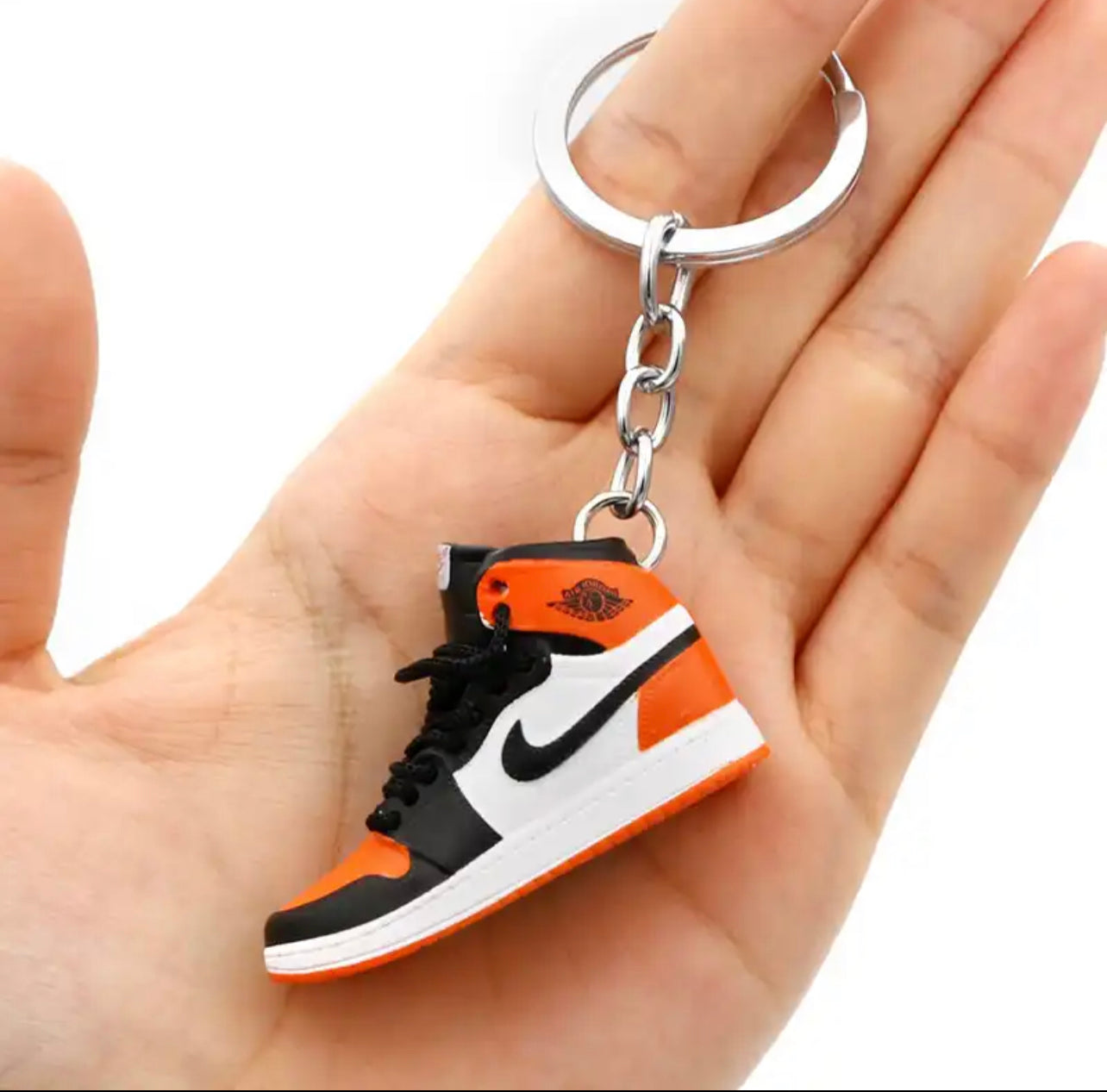 Nike key chain - מחזיקי מפתחות אופנתיים וחמודים במיוחד