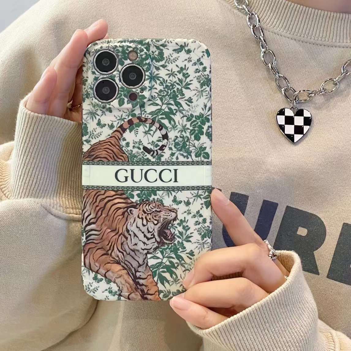 Gucci - כיסוי פראי איכותי מעוצב וסופר אופנתי ויוקרתי לאייפון