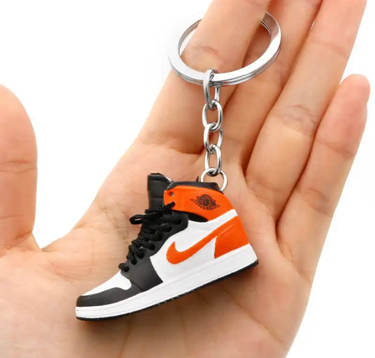 Nike key chain - מחזיקי מפתחות אופנתיים וחמודים במיוחד