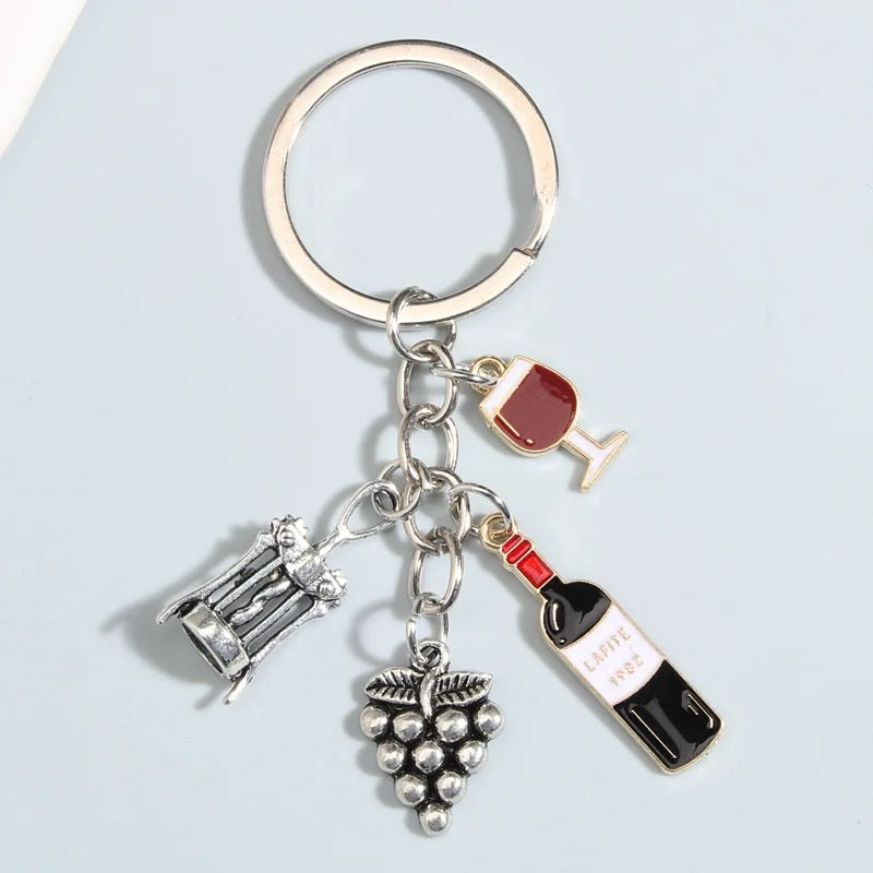 Wine key chain - מחזיק מפתחות יין ענבים אופנתי ומגניב במיוחד